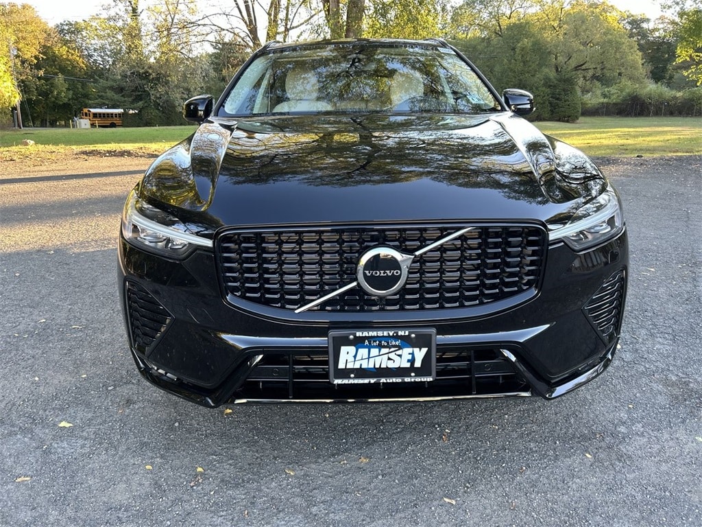 New 2025 Volvo XC60 B5 Core SUV
