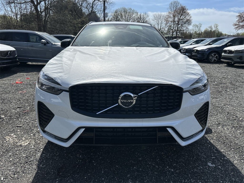 2025 Volvo XC60 B5 Plus photo 3