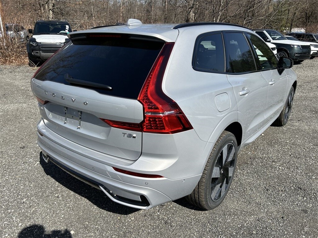 2025 Volvo XC60 Hybrid T8 Plus photo 2