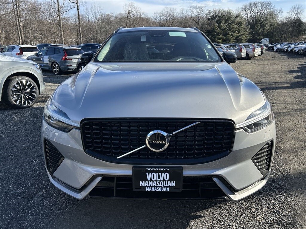 2025 Volvo XC60 B5 Core photo 3