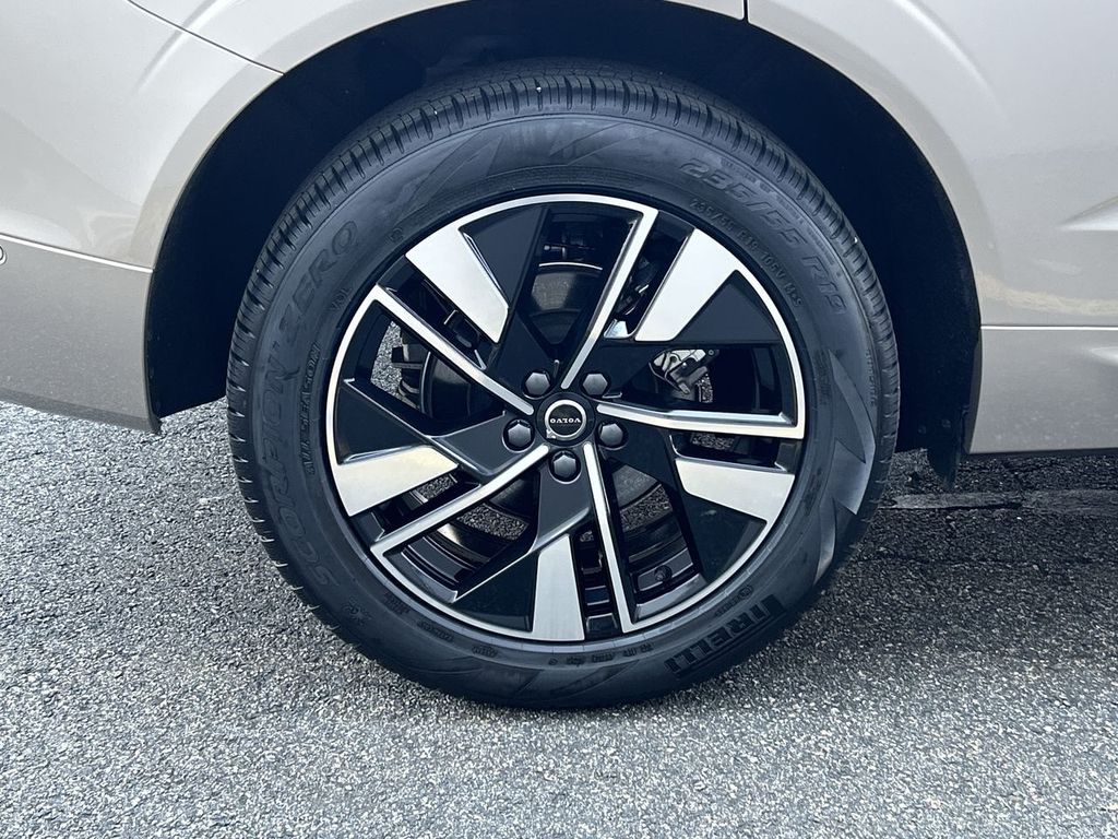 2026 Volvo XC60 Plus - Photo 12