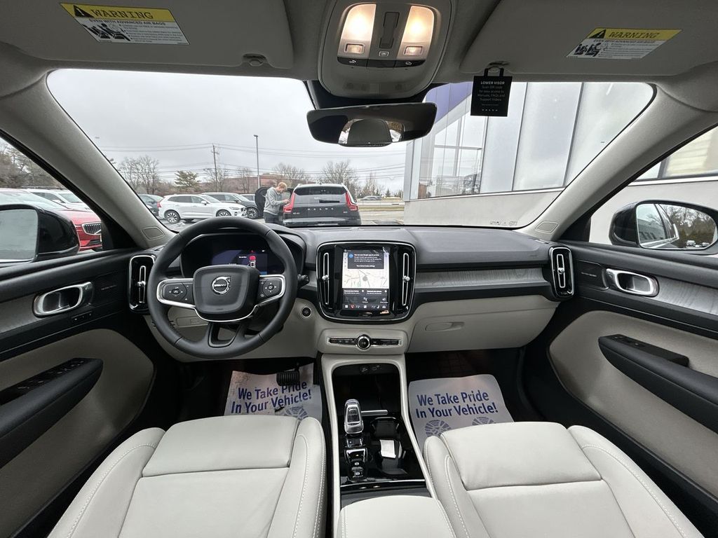 2025 Volvo XC40 Ultra - Photo 12