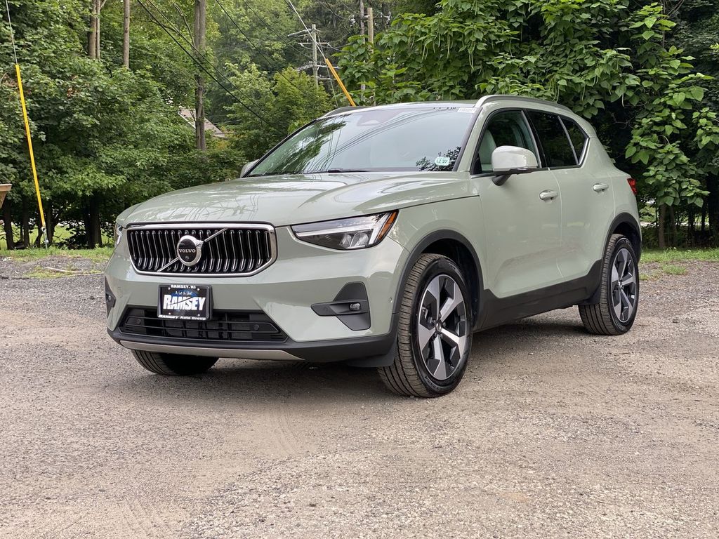 2023 Volvo XC40 B5 Plus Bright AWD's photo