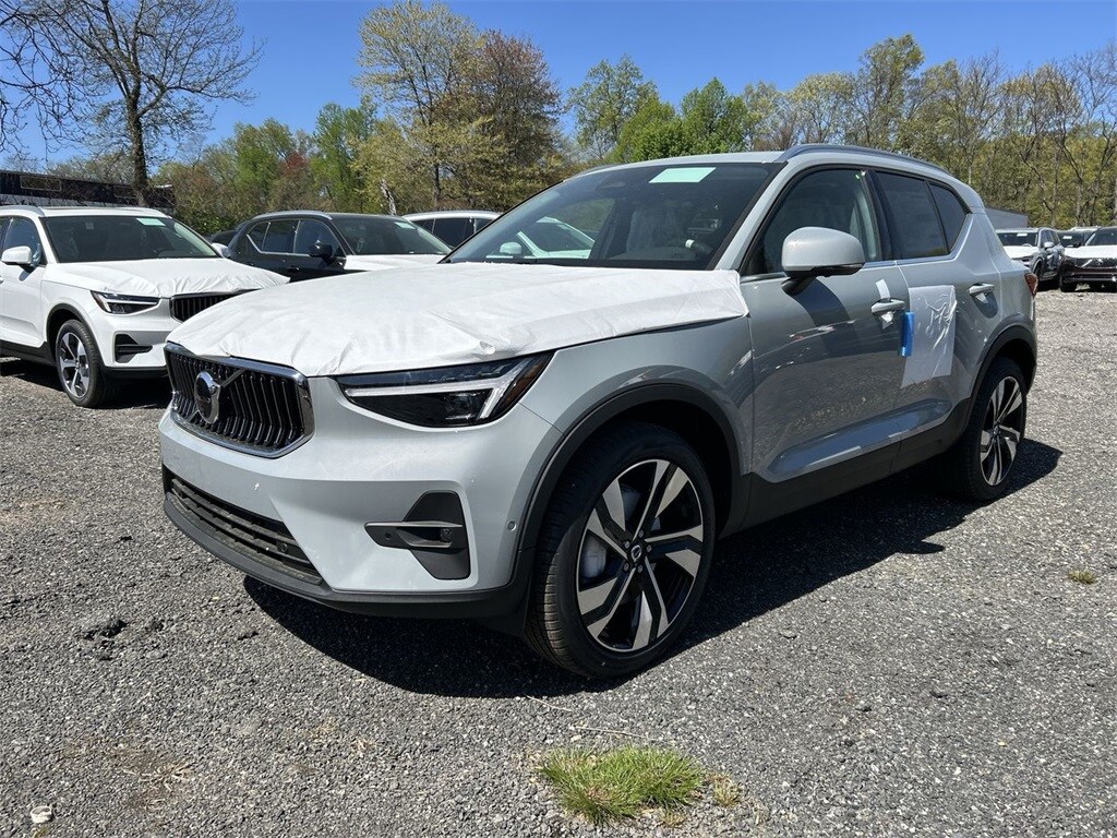 2025 Volvo XC40 Plus photo 4