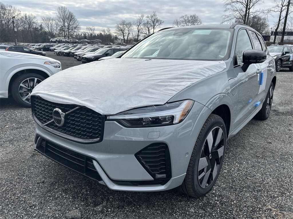 2025 Volvo XC60 Hybrid T8 Plus photo 4
