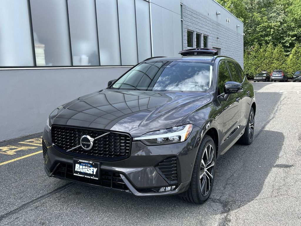 2024 Volvo XC60 B5 Plus Dark Theme AWD's photo