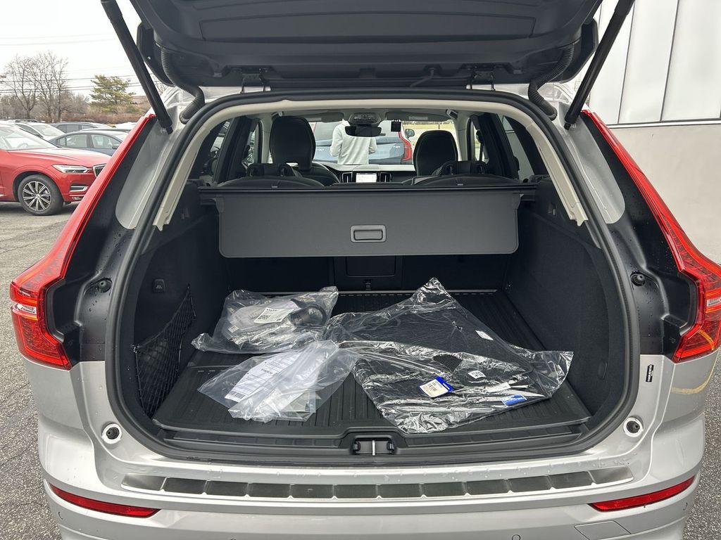 2025 Volvo XC60 Core - Photo 17