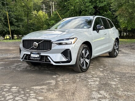 2025 Volvo XC60 plug-in hybrid T8 Plus SUV