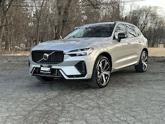 2024 Volvo XC60 plug-in hybrid T8 Ultimate Dark SUV