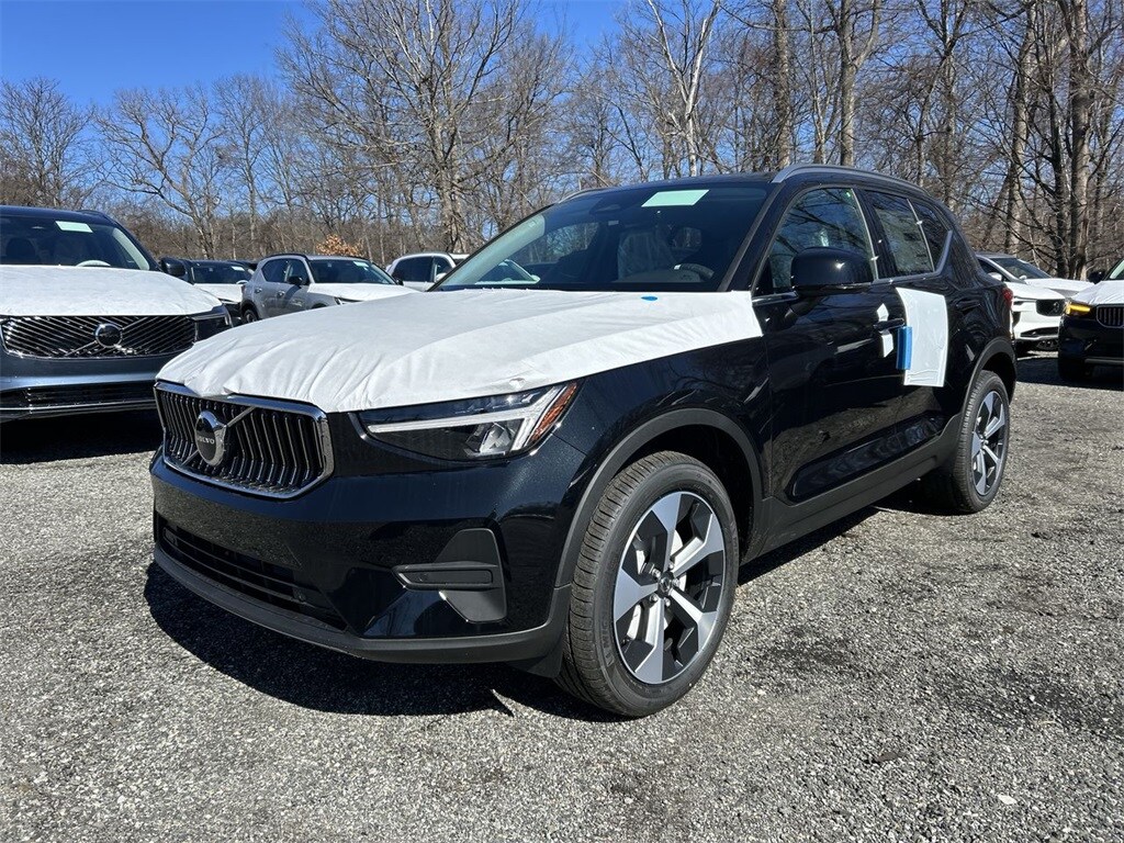 2025 Volvo XC40 Core photo 4