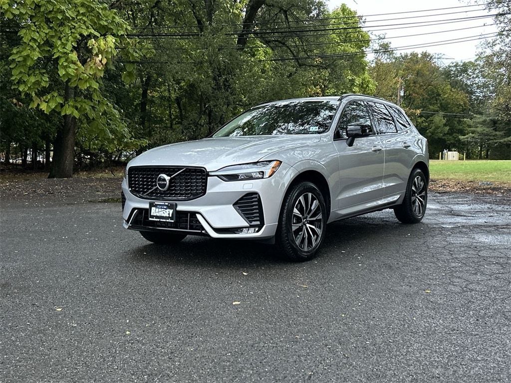 New 2025 Volvo XC60 B5 Core SUV
