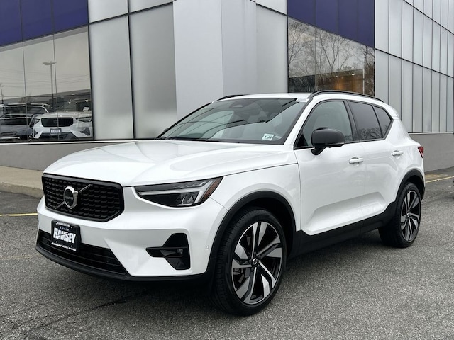 2023 Volvo XC40 B5 AWD Plus Dark SUV