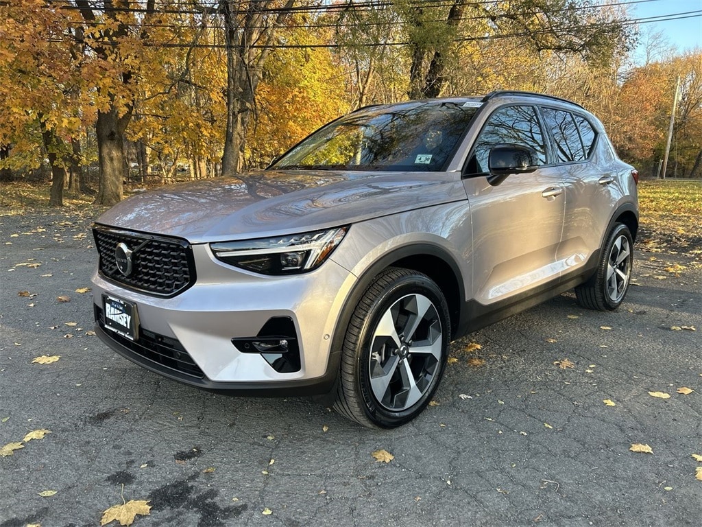 New 2026 Volvo XC40 B5 Plus SUV