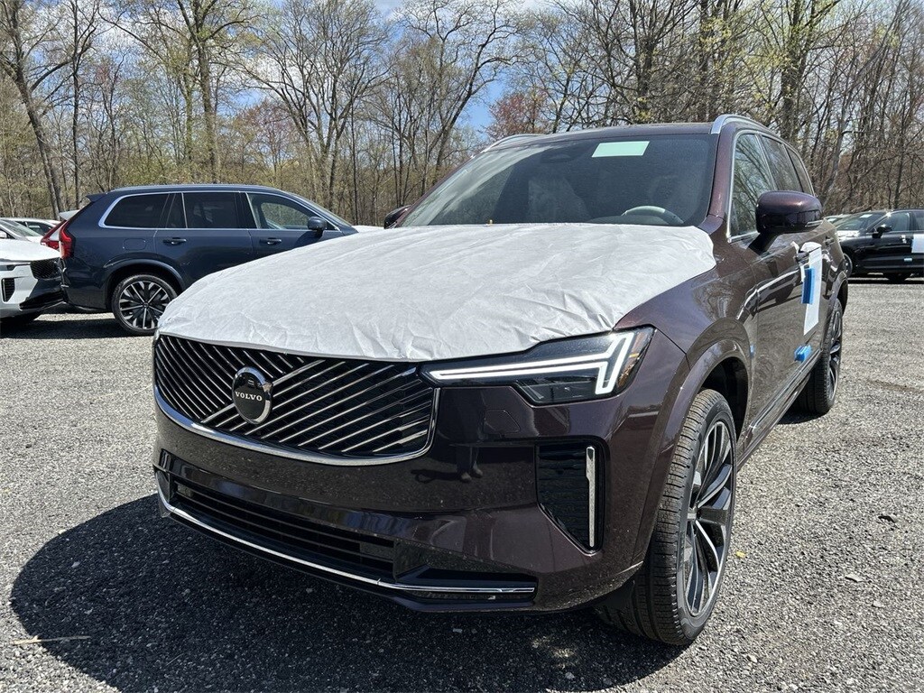 2025 Volvo XC90 B5 Core photo 4