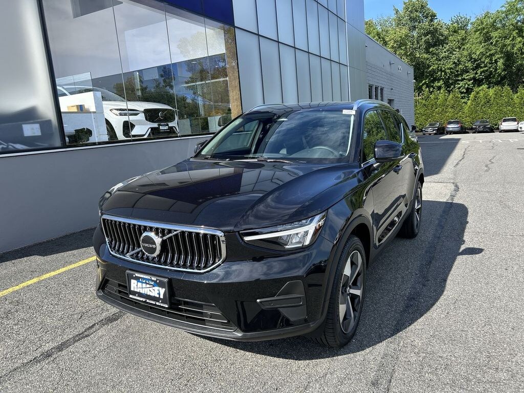 Certified 2024 Volvo XC40 B5 Core SUV