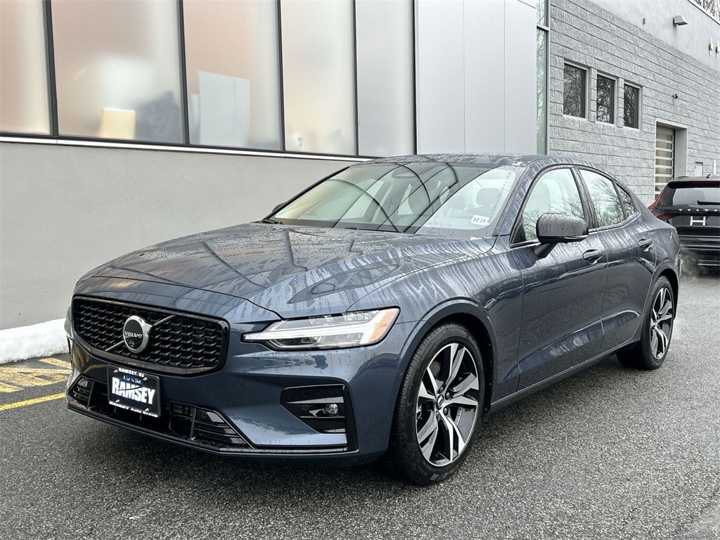 2025 Volvo S60 Plus