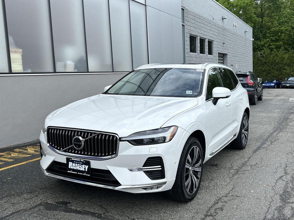 2023 Volvo XC60 B5 Plus Bright Theme AWD's photo
