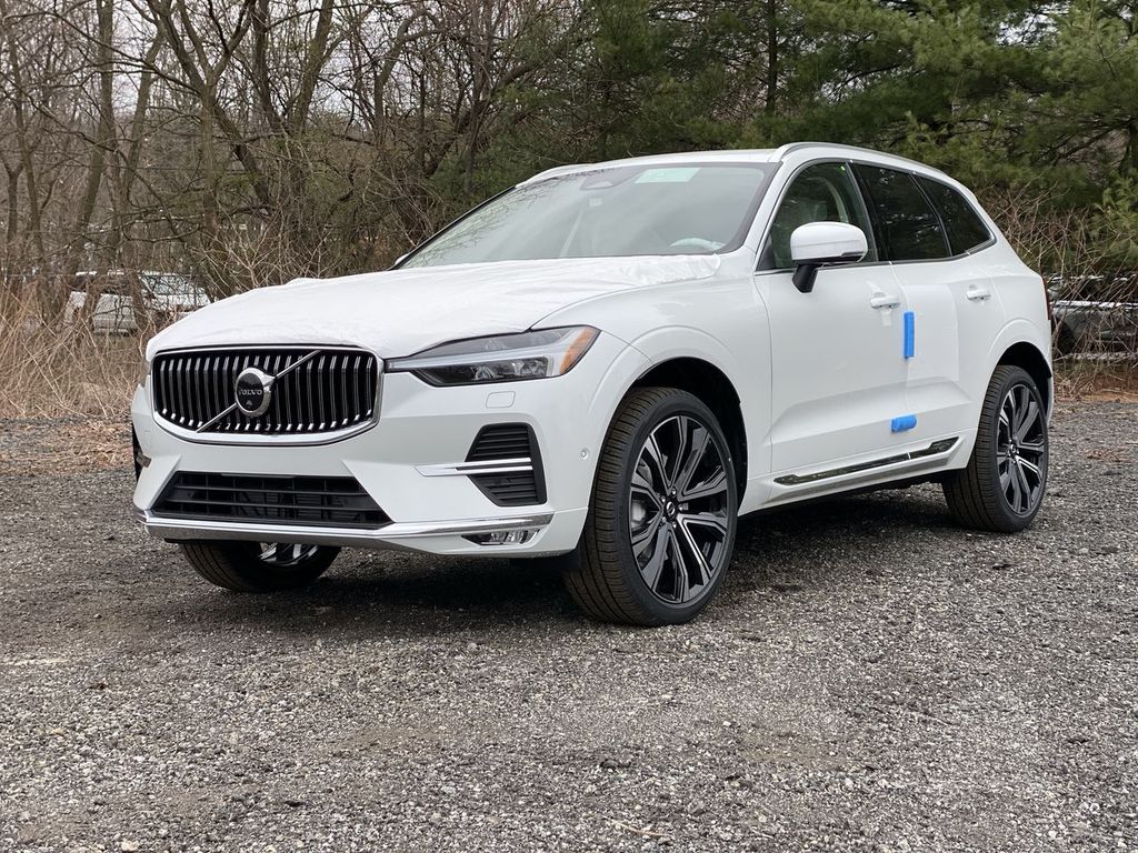2023 Volvo XC60 B5 Ultimate Bright Theme AWD's photo