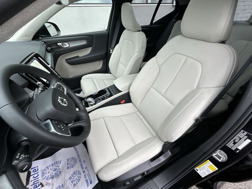 2025 Volvo XC40 Ultra - Photo 11