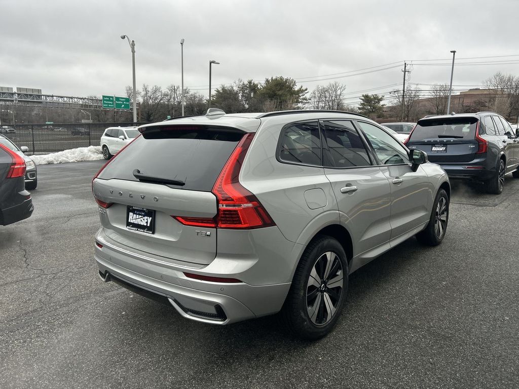 2025 Volvo XC60 Core - Photo 8