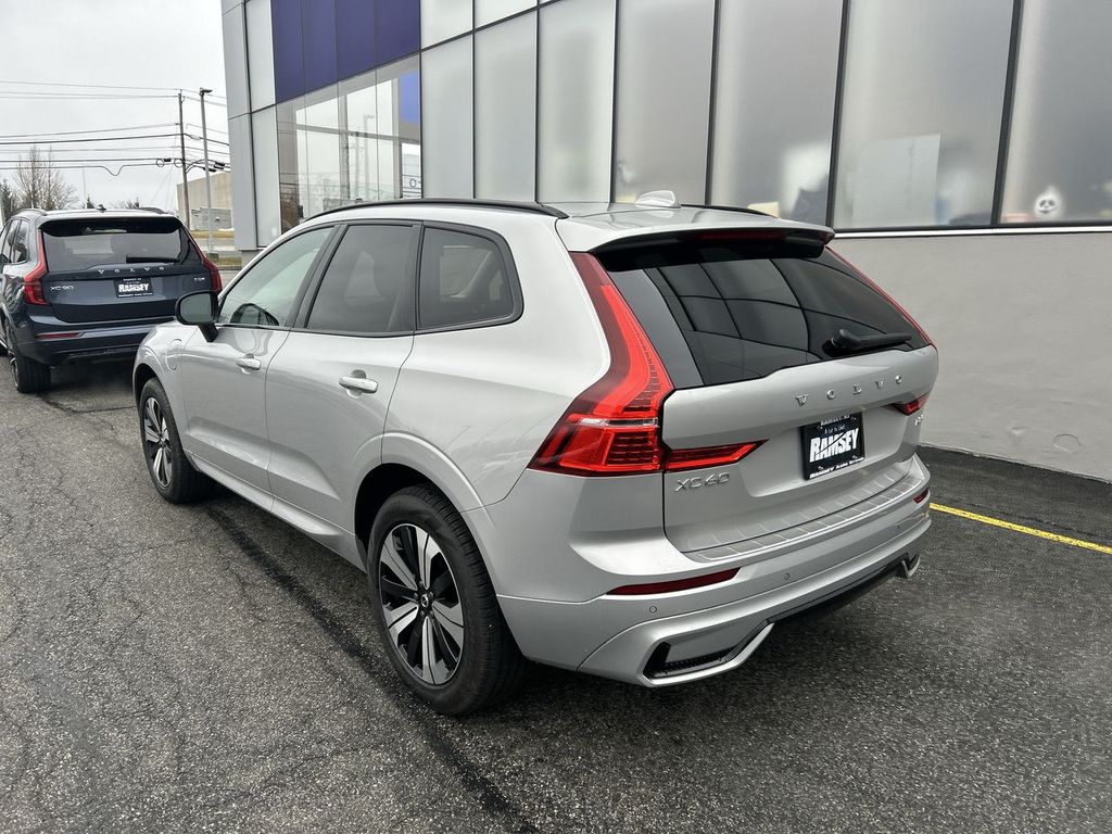 2025 Volvo XC60 Core - Photo 6