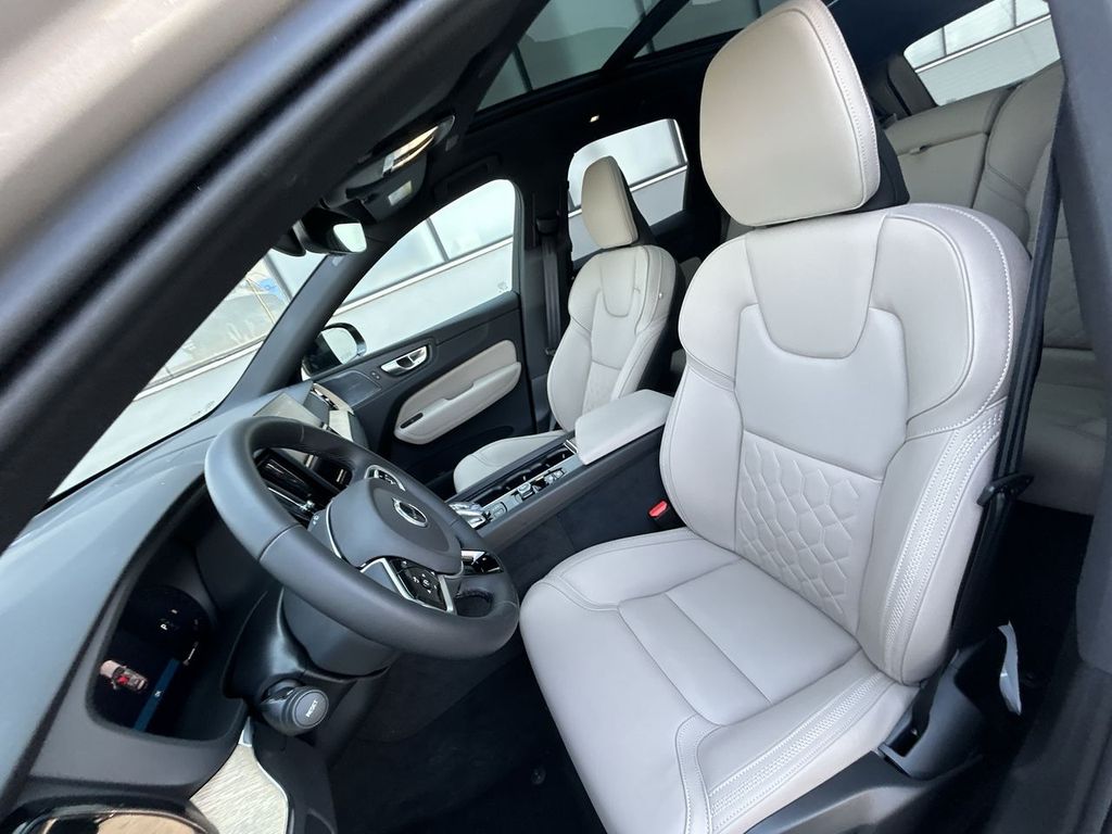 2026 Volvo XC60 Plus - Photo 15