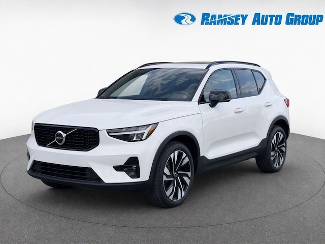 2023 Volvo XC40 B5 AWD Plus Dark SUV