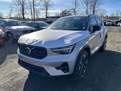 2025 Volvo XC40 B5 Plus Dark Theme AWD SUV