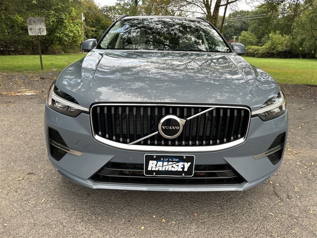 2023 Volvo XC60 B5 Core photo 3