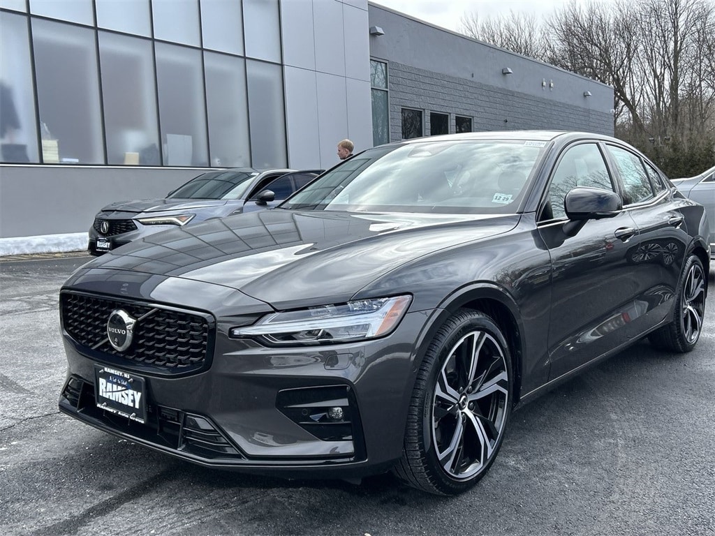 2025 Volvo S60 Plus