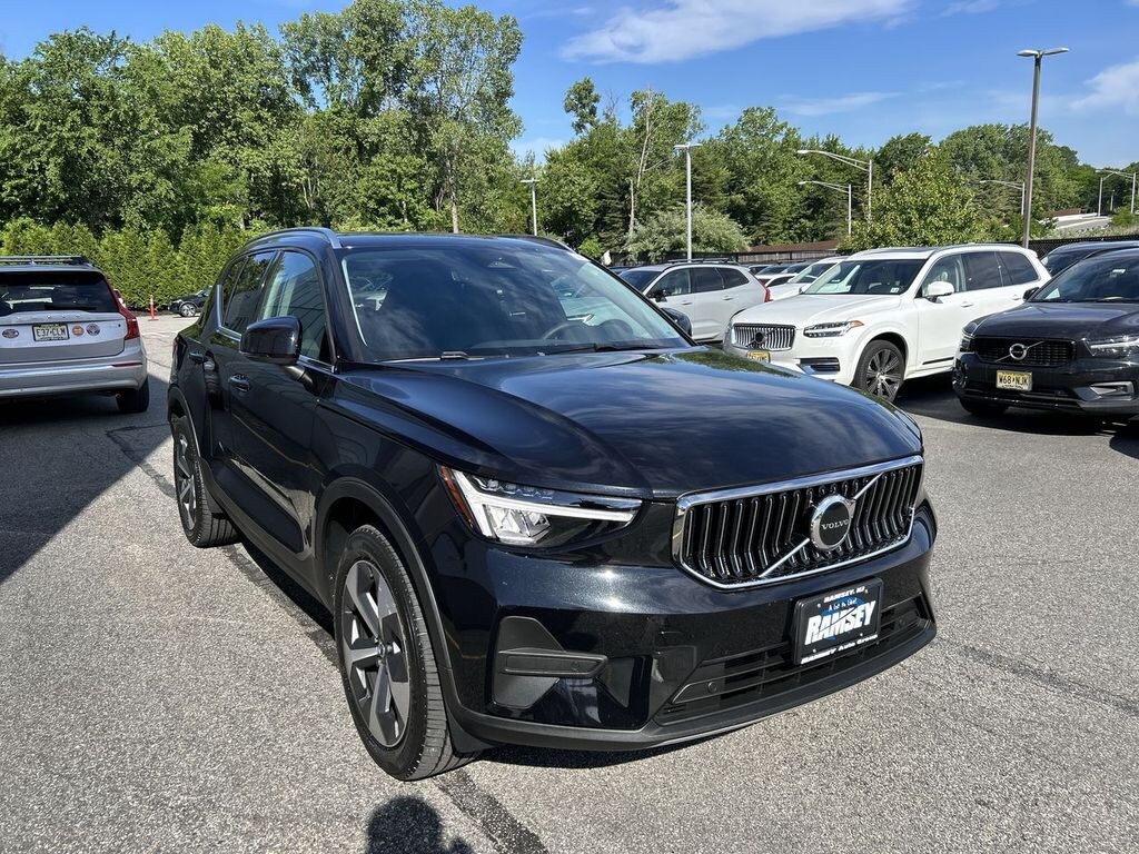 Certified 2024 Volvo XC40 B5 Core SUV
