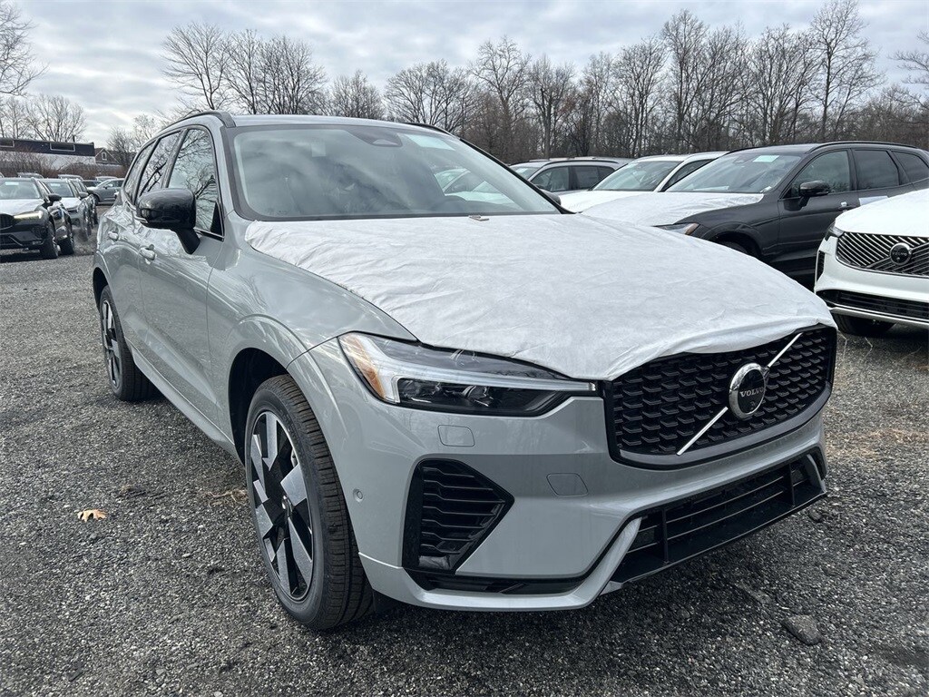 2025 Volvo XC60 Hybrid T8 Plus photo 2