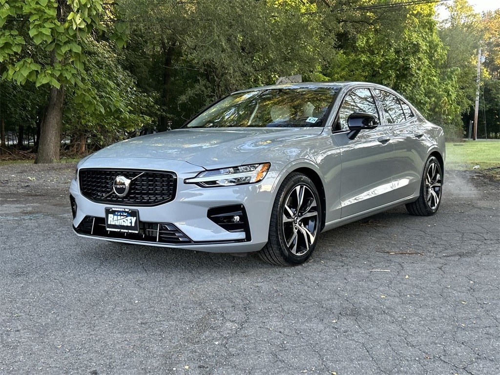 2024 Volvo S60 B5 Core Dark