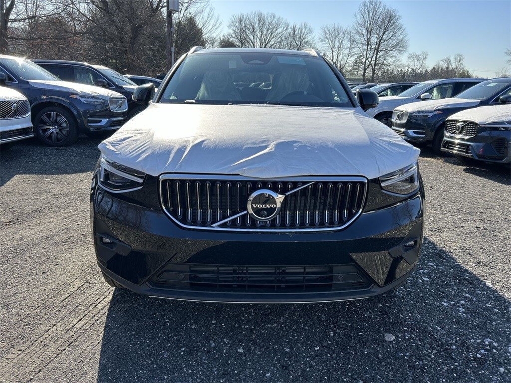 2025 Volvo XC40 photo 3