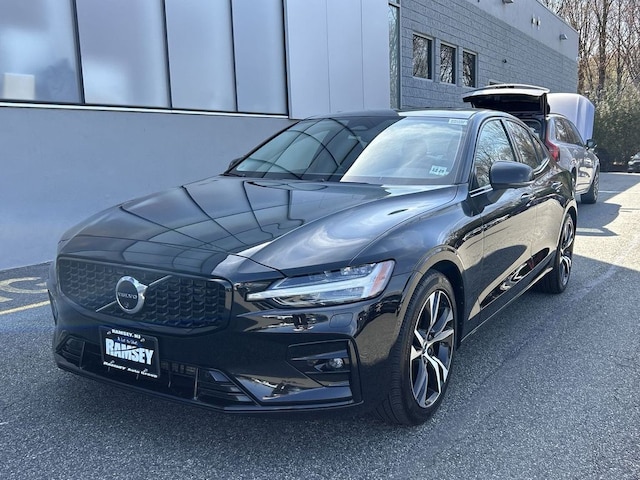 2025 Volvo S60 B5 Plus Sedan