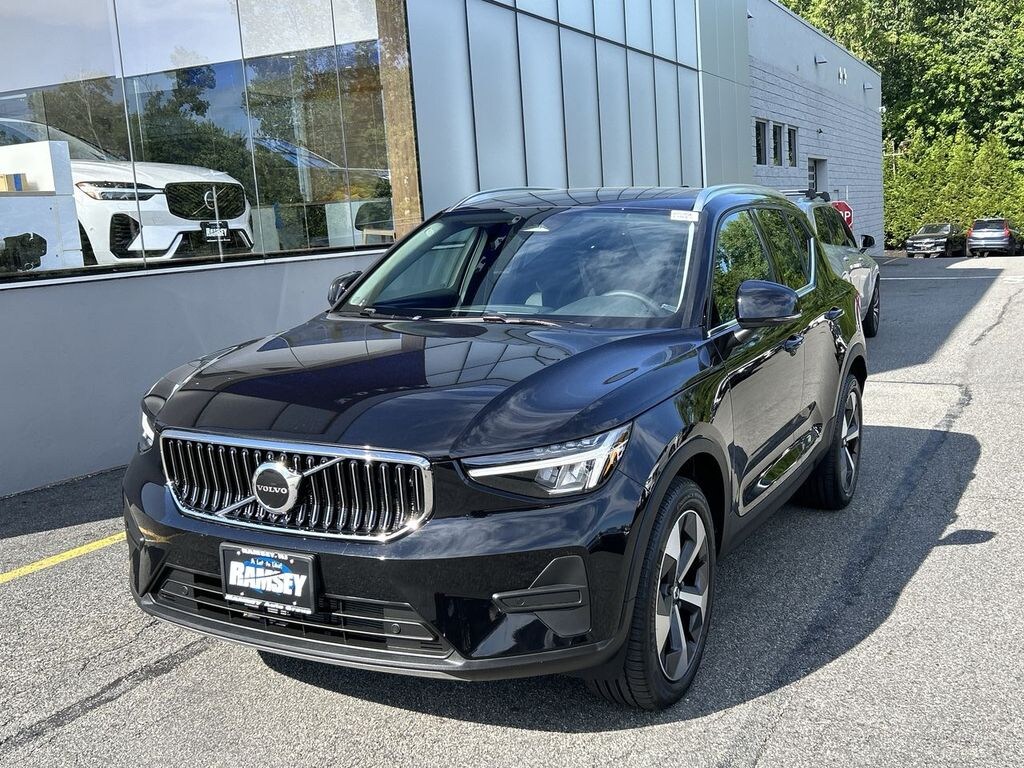 Certified 2024 Volvo XC40 B5 Core SUV