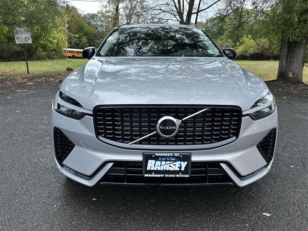 New 2025 Volvo XC60 B5 Core SUV