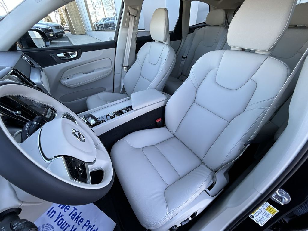2025 Volvo XC60 Core - Photo 11