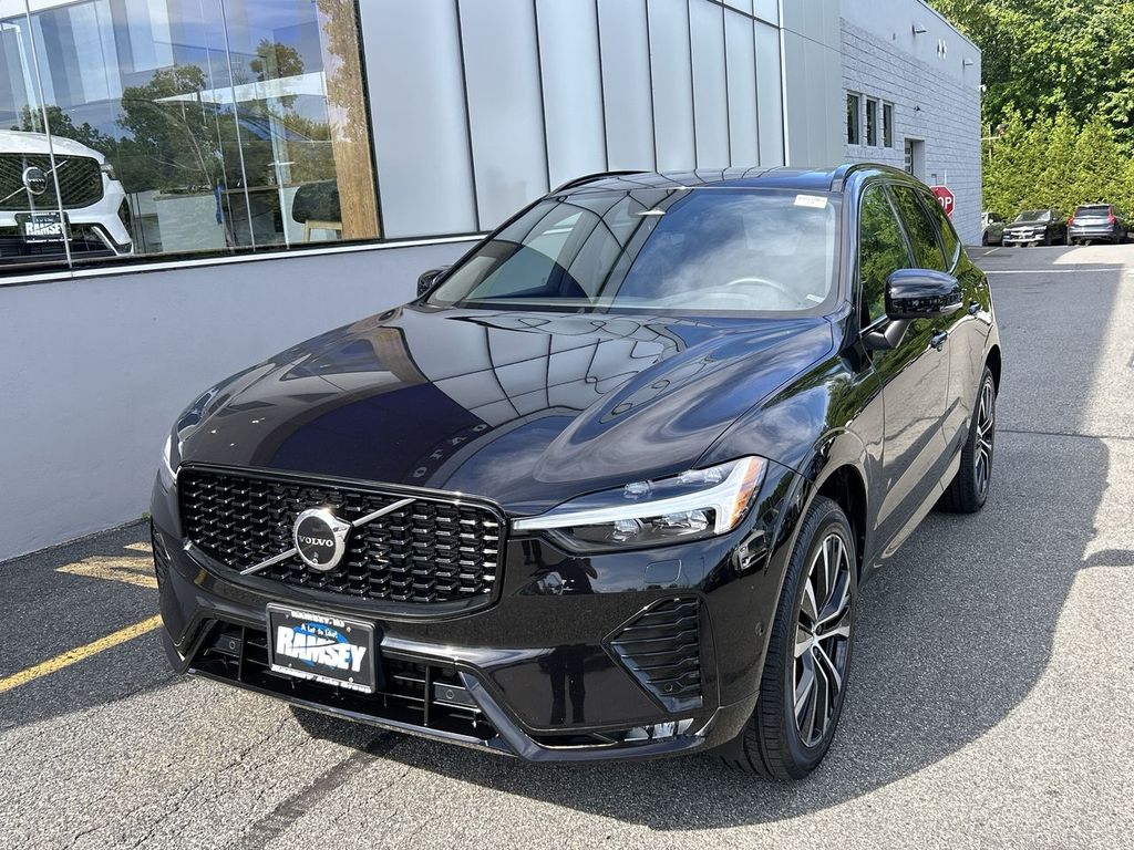 2024 Volvo XC60 B5 Plus Dark Theme AWD's photo