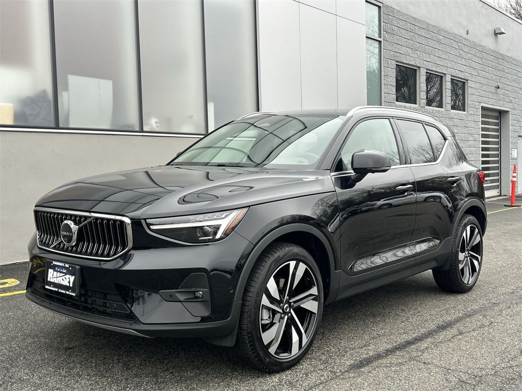 2025 Volvo XC40