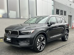 2025 Volvo XC40 B5 Ultra Bright Theme SUV