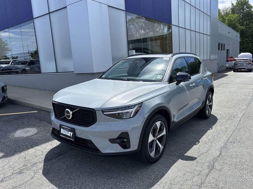 Certified 2025 Volvo XC40 B5 Plus Dark Theme SUV