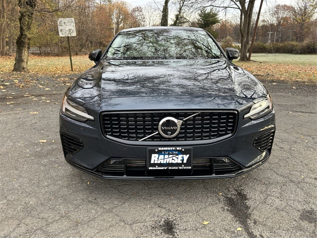 2024 Volvo S60 T8 Plus photo 3