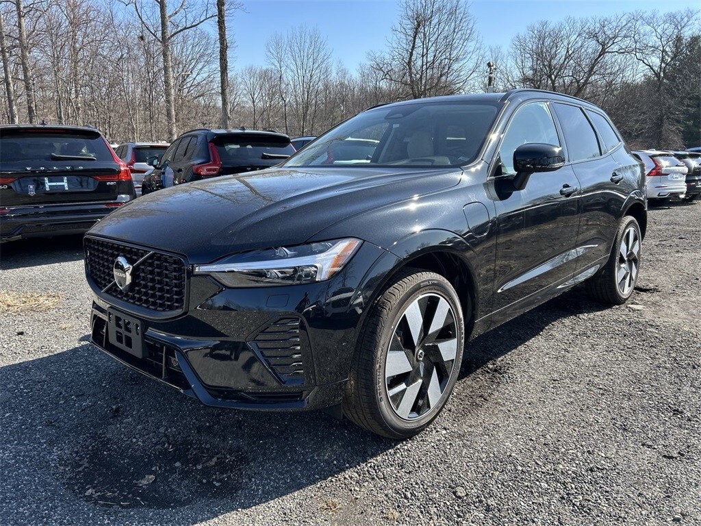 2025 Volvo XC60 Hybrid T8 Plus photo 4