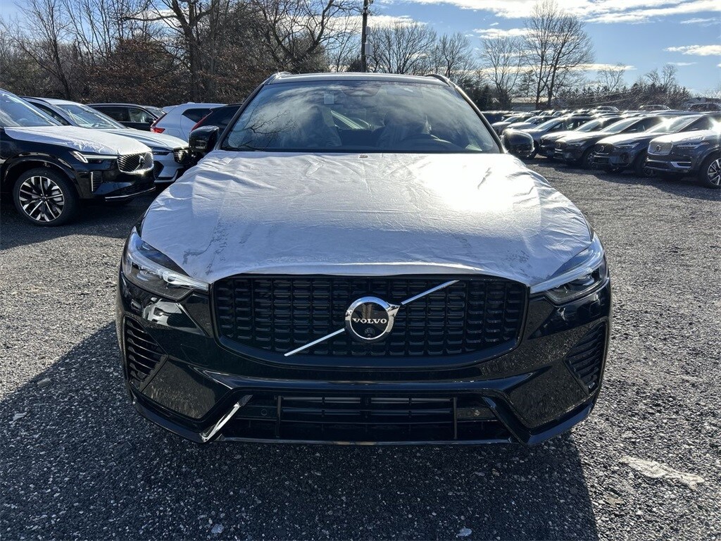 2025 Volvo XC60 Hybrid T8 Plus photo 3