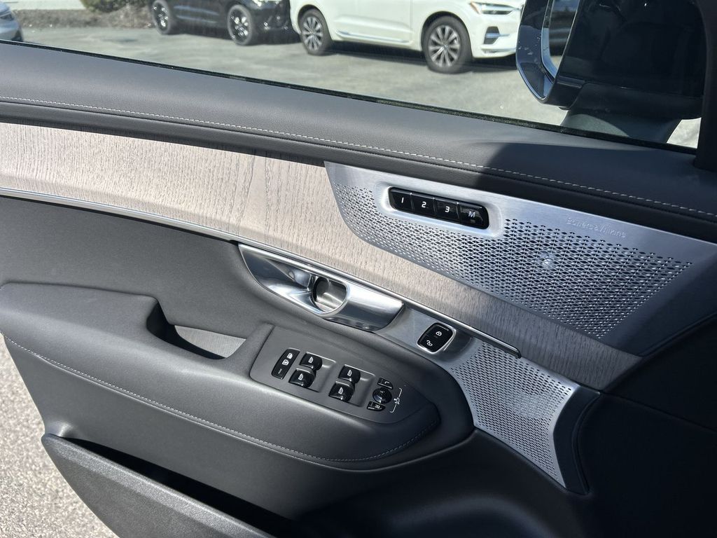 2025 Volvo XC90 Ultra - Photo 16