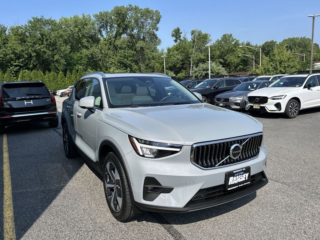 Certified 2025 Volvo XC40 B5 Plus Bright Theme SUV