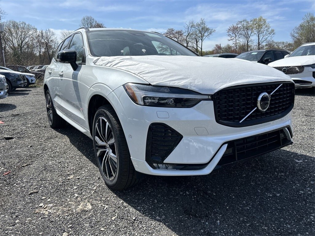 2025 Volvo XC60 B5 Plus photo 2