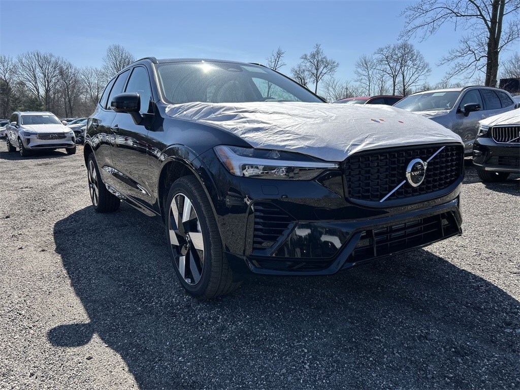 2025 Volvo XC60 Hybrid T8 Plus photo 2