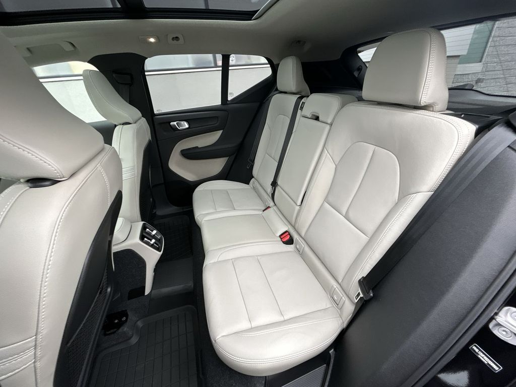 2025 Volvo XC40 Ultra - Photo 13